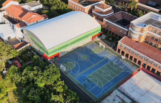 Imagen aérea construcción de polideportivo.