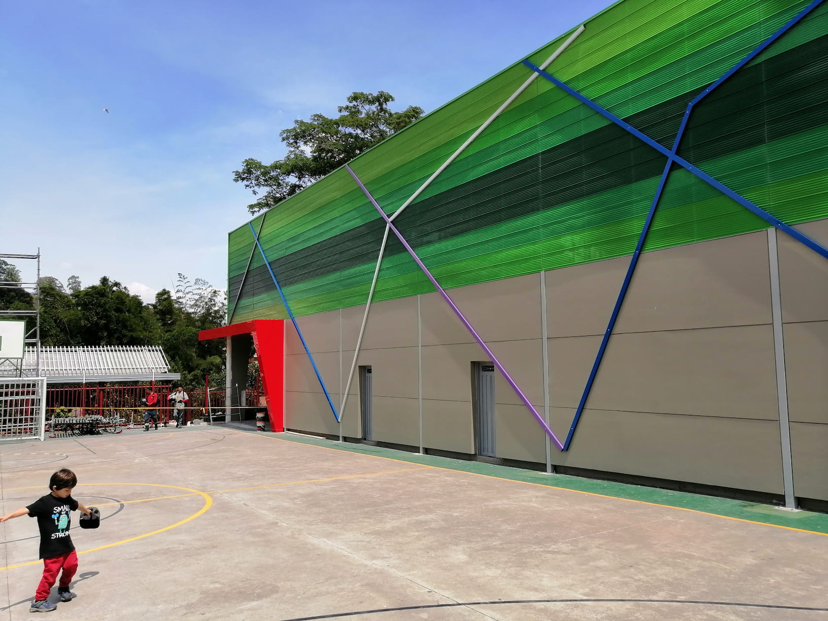 Construcción de fachadas polideportivo