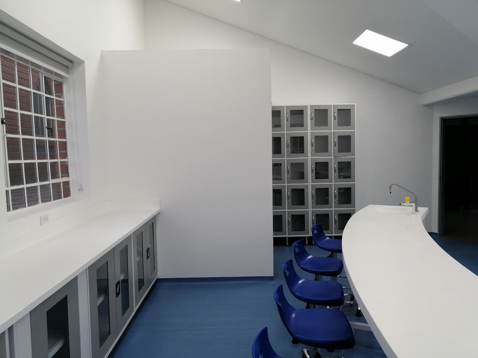 Mobiliario de laboratorio de física y química