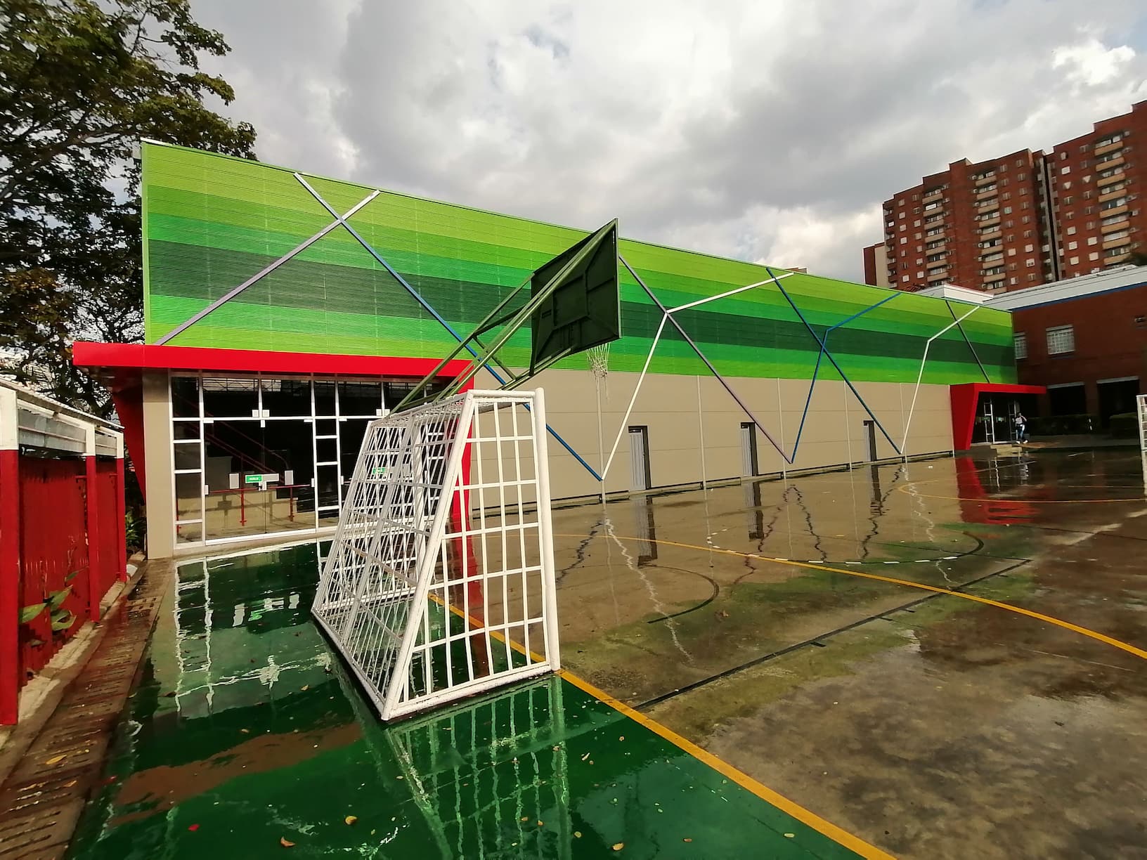 Fachada polideportivo